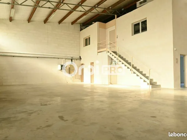 Local d'activité 475 m²