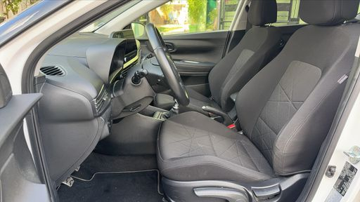 Hyundai Bayon 1.0 T-GDi MHEV 100 - Creative – 2022 – 52200 km – Hybride essence – Boîte Manuelle — photo 11