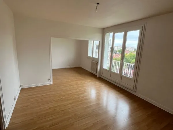 Grand T5 90 m² - 3 chambres - Balcon - Cave - 870 CC