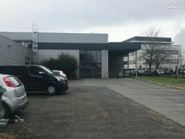 Bureaux 365 m² MÉRIGNAC