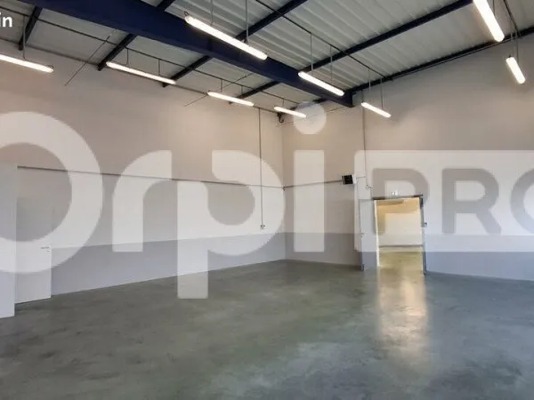 Local commercial 2 187 m²