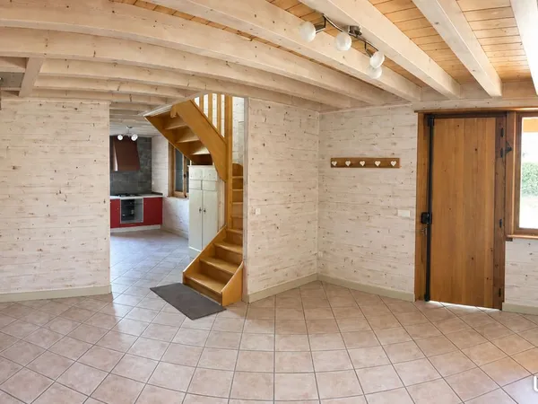 Maison F3 de 65 m² en duplex, esprit chalet, jardinet et 2 stationnements