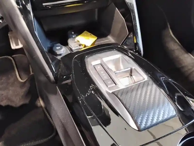 Peugeot 208 hybrid 145 ch e-dcs6 gt — photo 24
