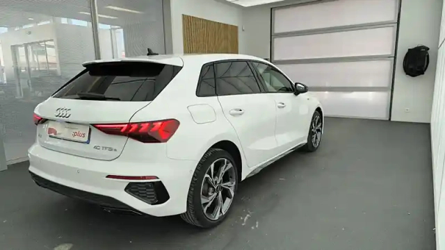 Audi A3 sportback 40 tfsie 204 s tronic 6 — photo 4