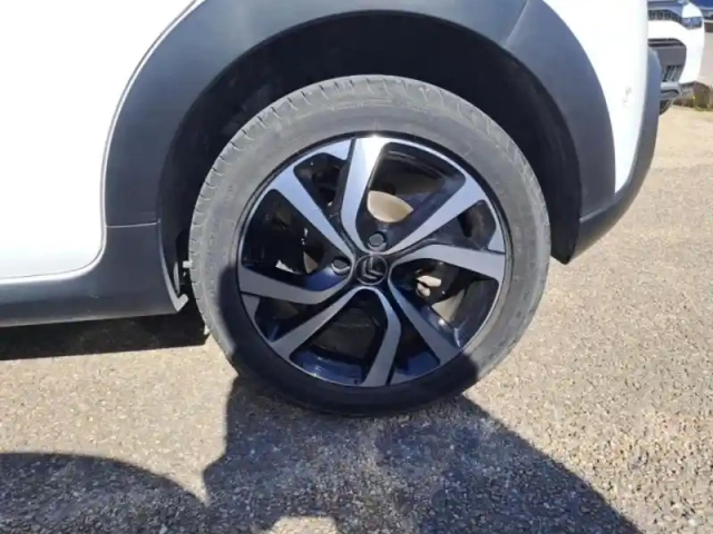 Citroën C3 1.2 puretech 110ch s&amp;s shine 124g — photo 11