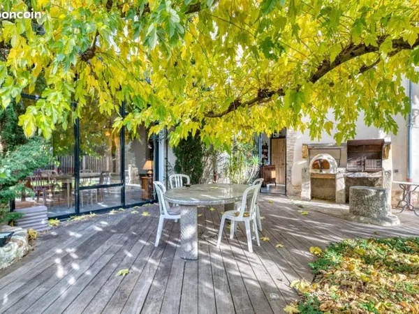 Maison 9 pièces 342 m²