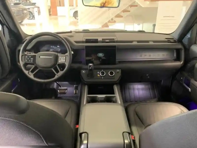 Land Rover Defender 110 2.0 p300e phev x — photo 7