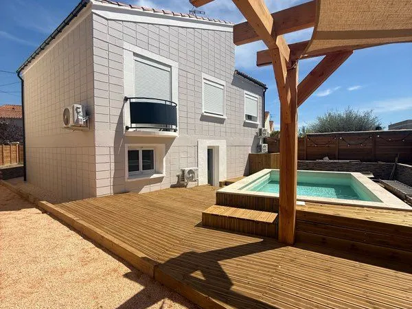 Maison individuelle avec jardin et piscine à vendre