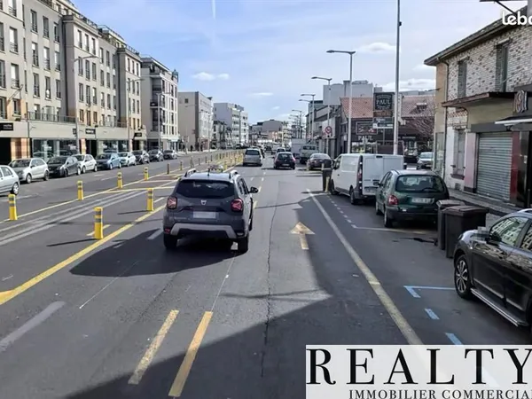 Local commercial 235 m²