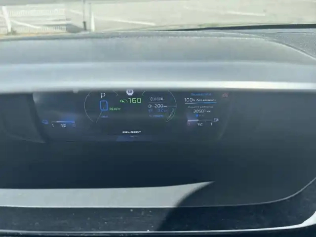 Peugeot 308 phev 180 e-eat8 — photo 10