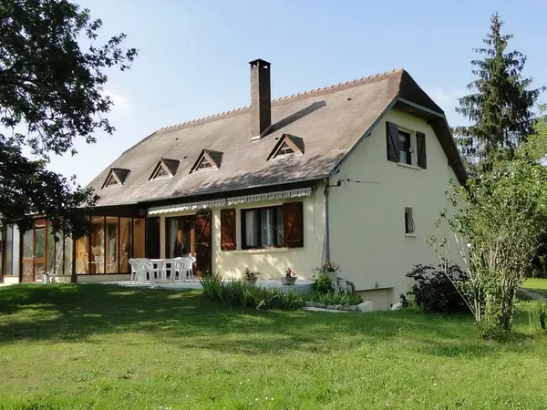 Domaine familial avec grand terrain