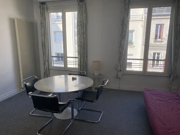 Loue grand studio 30m² à Neuilly-sur-Seine (92)