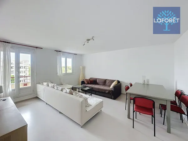 Chambre en colocation avec 2 étudiants dans un T4 - terrasse Montigny-le-bretonneux - 83.58 m2