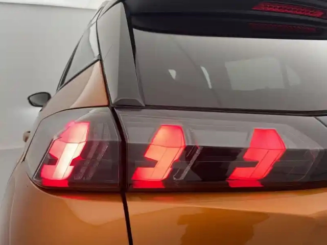 Peugeot 2008 puretech 130 s&amp;s bvm6 — photo 36
