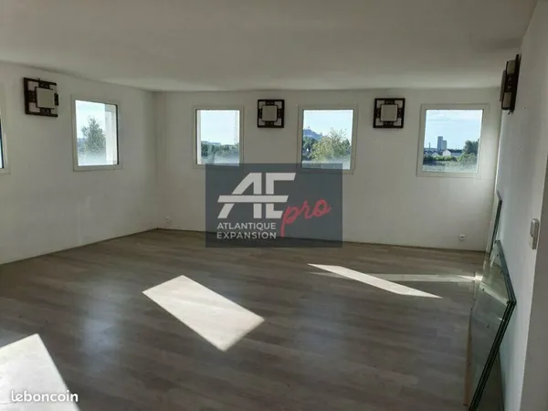 BUREAUX 169 m² TRIGNAC
