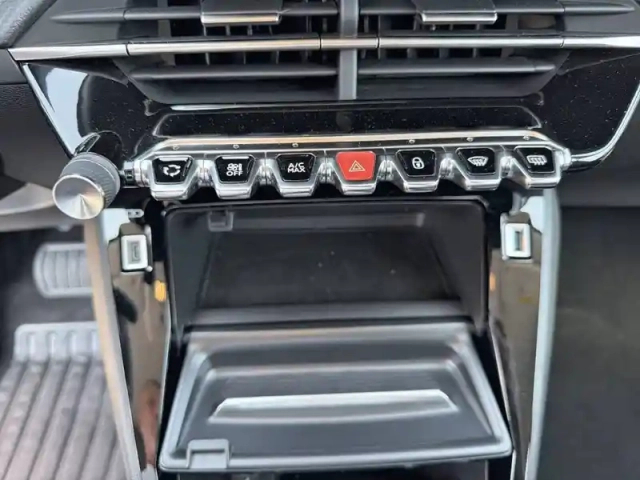Peugeot 208 electrique 50 kwh 136ch — photo 22