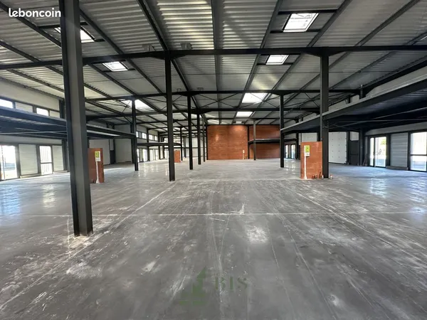 Local 594 m² Roanne