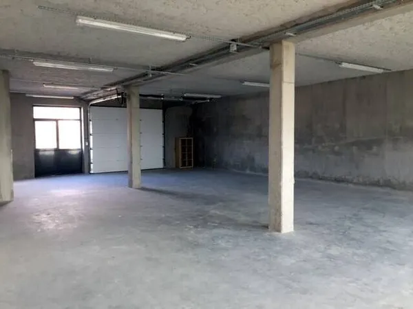 Local commercial 351 m²