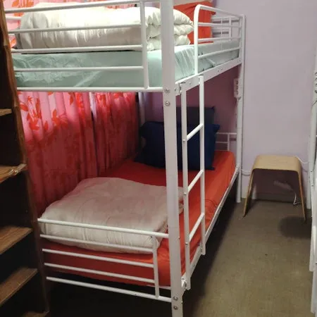 Homme  chambre partagée Metro 5