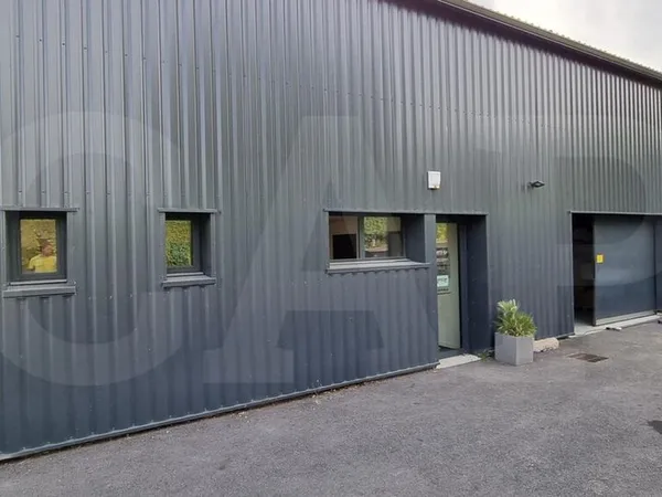 Local 261 m²