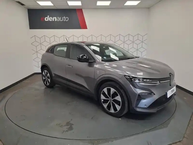 Renault Megane e-tech er ev60 130ch super charge — photo 9