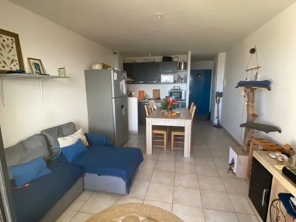 à louer - grand f2 duplex meublé - sainte-clotilde