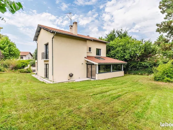 Maison de 160 m² - 4/5 chambres - Champagne-au-Mont-d'Or