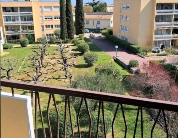 APPARTEMENT 50 M2 CLIMATISÉ Centre Ville Résidence fermée et sécurisée (Vente Direct Particulier)