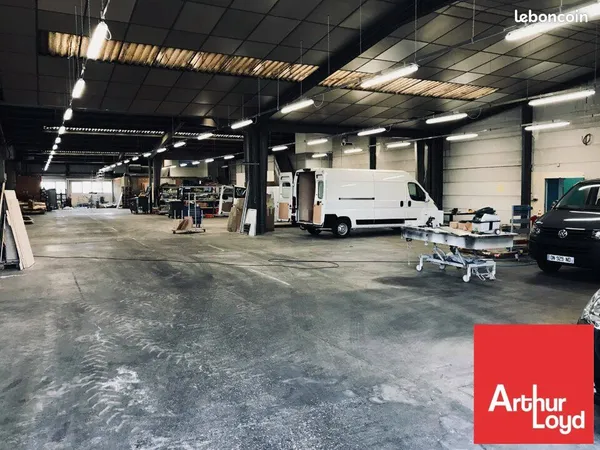 LOCAL D'ACTIVITE 1900 m² POITIERS