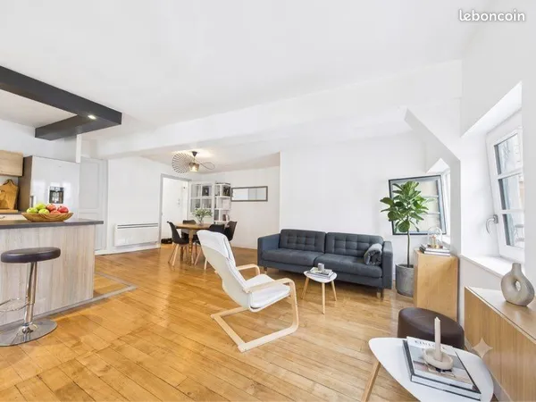 Appartement rénové dans secteur prisé