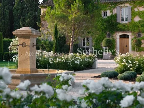 Superbe propriété avec de magnifiques jardins en Provence