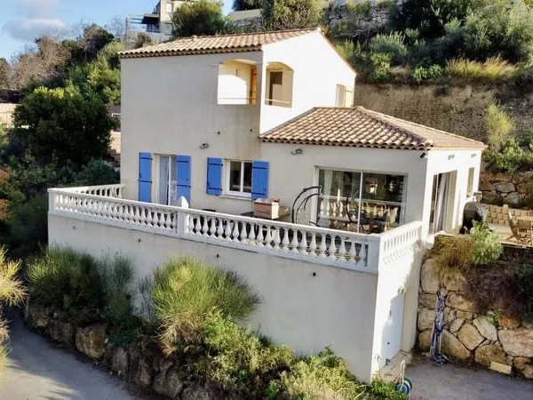 Villa avec piscine et vue panoramique