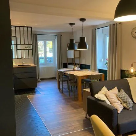 Appartement entièrement meublé de 5 chambres,150m2