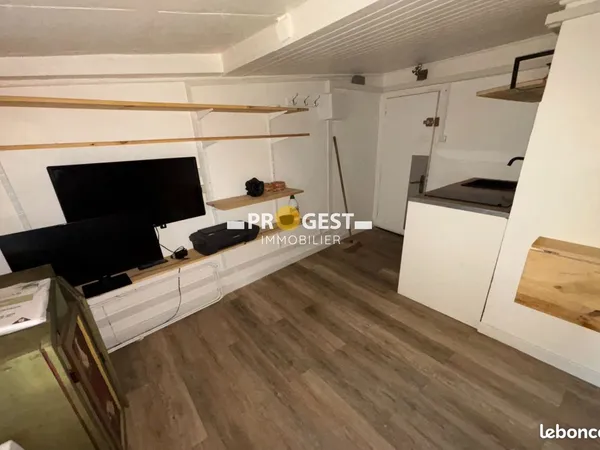Studio 1 pièce 11 m²