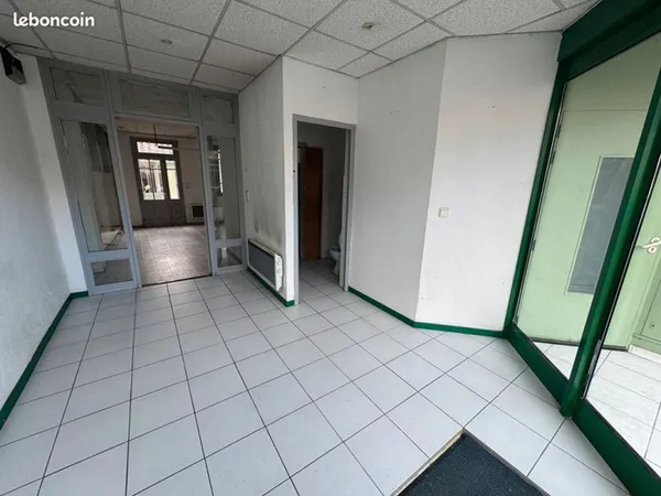 Local 51 m² COUIZA