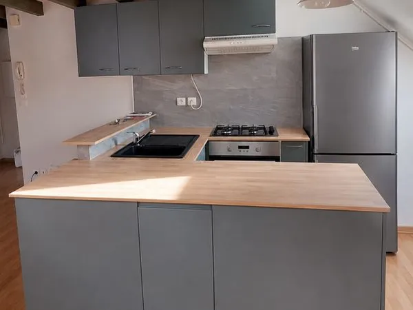 VESOUL grand T2 ( parking privé)