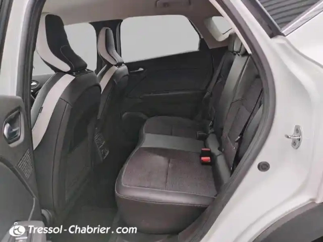 Renault Captur tce 140 edc - 21 intens — photo 25