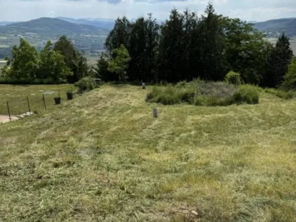 Terrain à bâtir de 588m² à Veyre-Monton