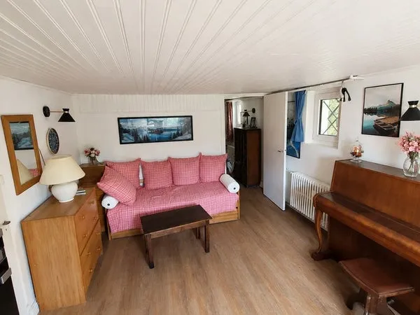 Suite meublée 30,5m² – Chambre, salon & SDE privés