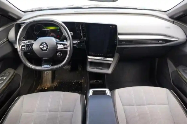 Renault Megane e-tech ev60 220 ch super charge — photo 15