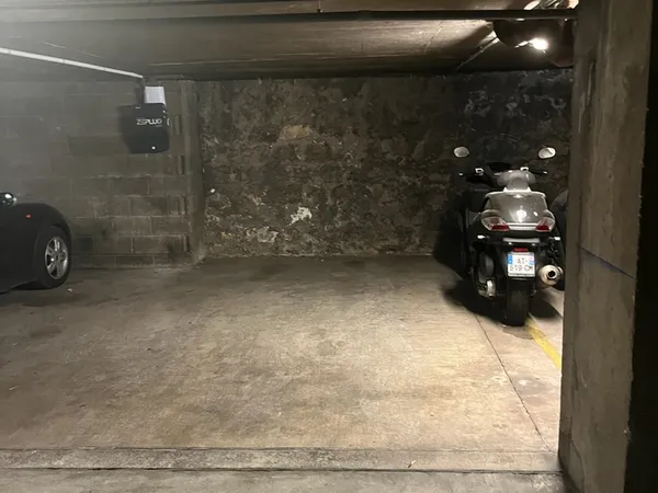 Loue parking 12m²