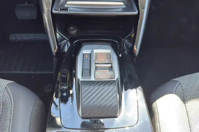 Peugeot 208 hybrid 100 e-dcs6 — photo 20
