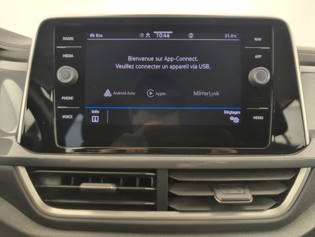 Volkswagen T-Roc — photo 20