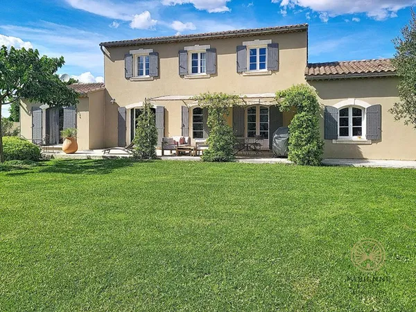 Maison 5 pièce(s) 170m2 4 chambres piscine garage 1011m2 jardin