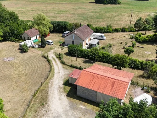 MAISON DE PLAIN-PIED 2 CHAMBRES + GARAGE + PETITE MAISON DE 40MÂ²