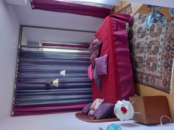 Loue Chambre meublée et salle de bains attenante avec wc chez particulier, 15m², Croissy (78)