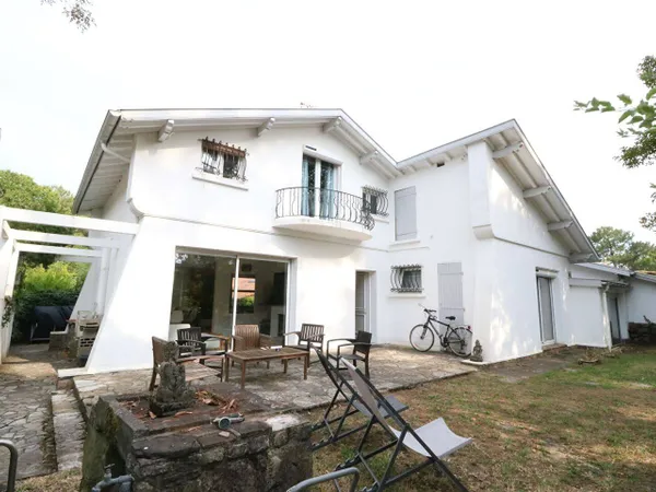 Maison 7 pièces 230 m²