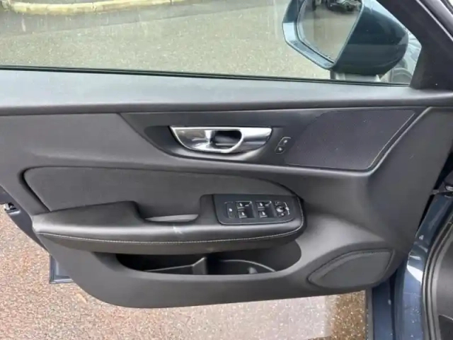 Volvo V60 d3 150ch adblue business — photo 10