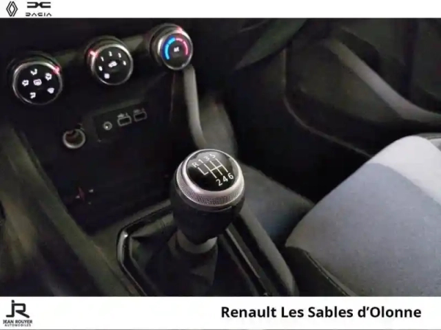 Renault Clio 1.5 blue dci 100ch evolution - 24 — photo 6