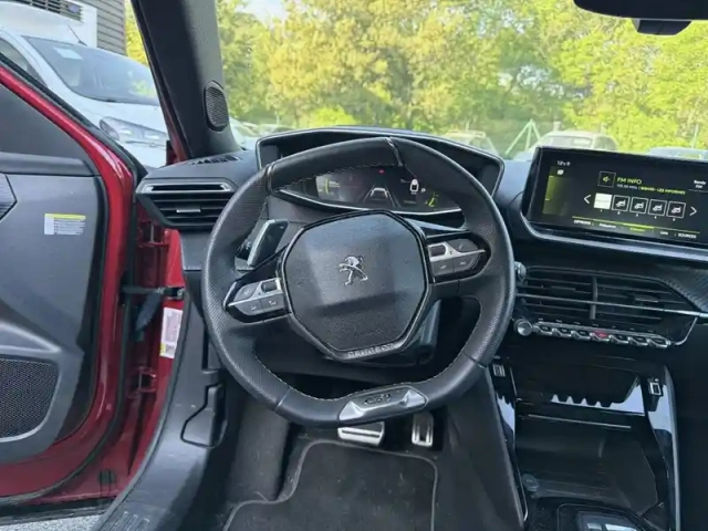 Peugeot 2008 puretech 130 s&amp;s eat8 — photo 9